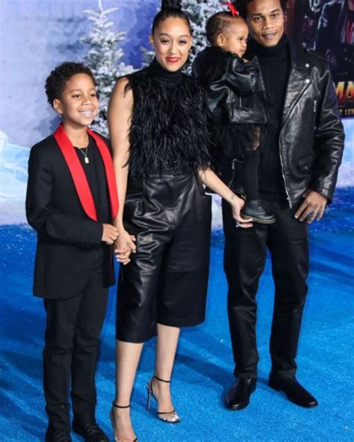 Tia Mowry & Cory Hardrict Reunite For Christmas 2022 With Their Kids – Hollywood Life