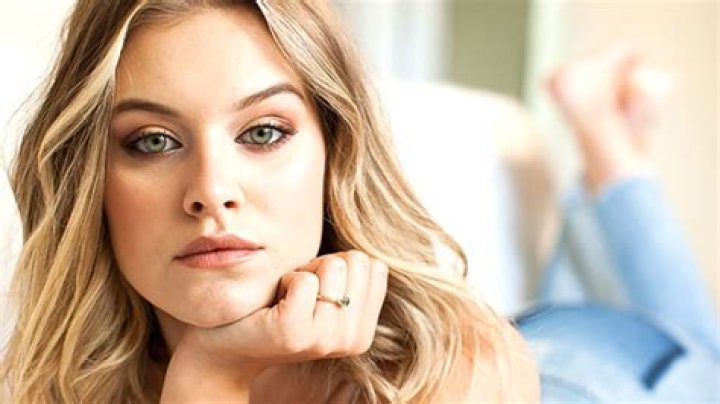 Tiera Skovbye Teases Grace’s ‘Demons’ & ‘Baggage’ As She Searches For A ‘Fresh Start’ In ‘Nurses’