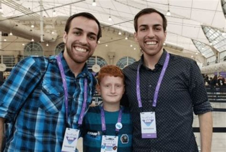 
Twitch Twin Streamer BonsaiBroz, How Rich Are They? Details To Know 