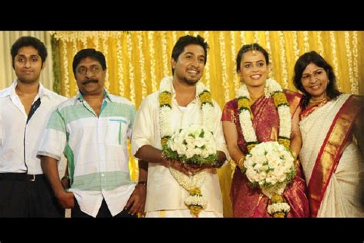 Vineeth Sreenivasan - Bio, Age, Wiki, Facts and Family