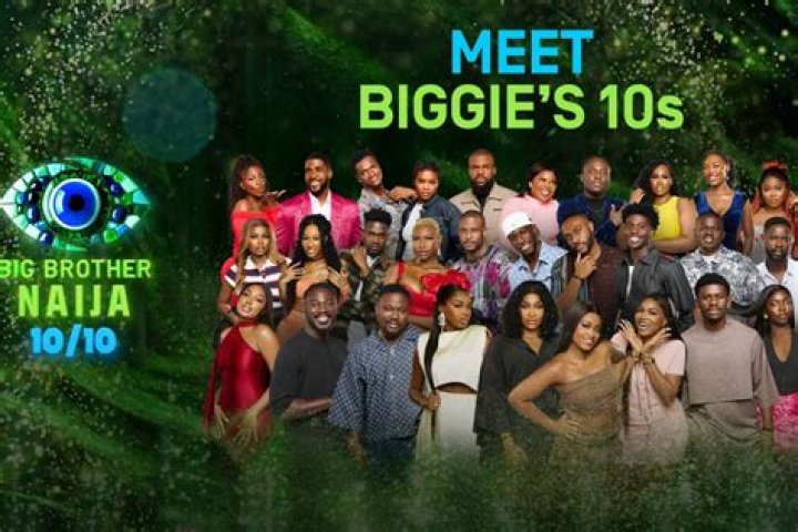 
Viral Video Of BBNaija’s Maria Grabbing Saskay’s ‘Behind’ At Nightclub Sparks Reactions 
