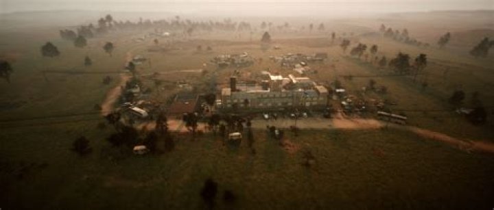 
Waco: American Apocalypse: How did Mount Carmel Center burn down? 