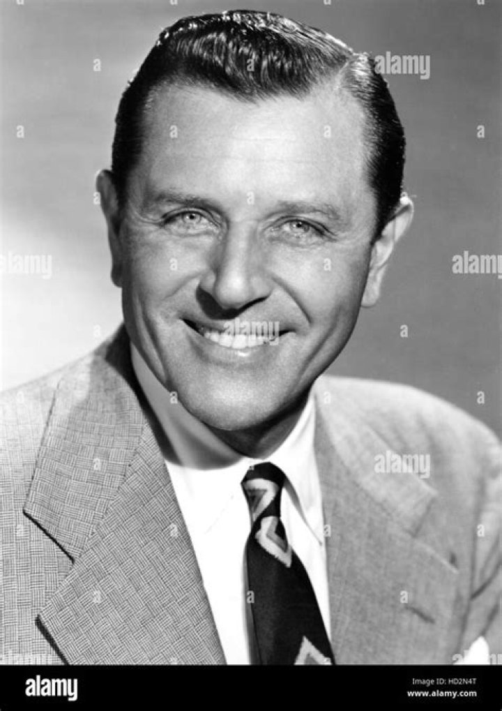 Warren Hull - Bio, Age, siblings, Wiki, Facts and Family