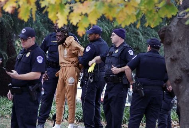
What are the charges being faced by Robbi Davon Robinson? Details explored as police arrests Ohio man for setting father’s girlfriend on fire 