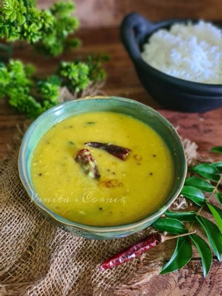 What is Parippu curry made of?