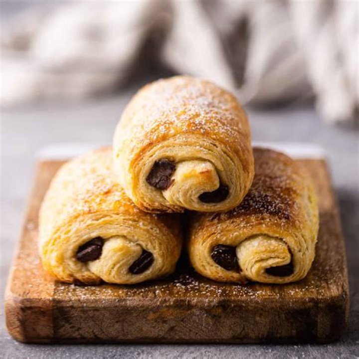 What is the difference between pain au chocolat and a chocolate croissant?