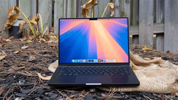 What resolution is MacBook Pro 15?