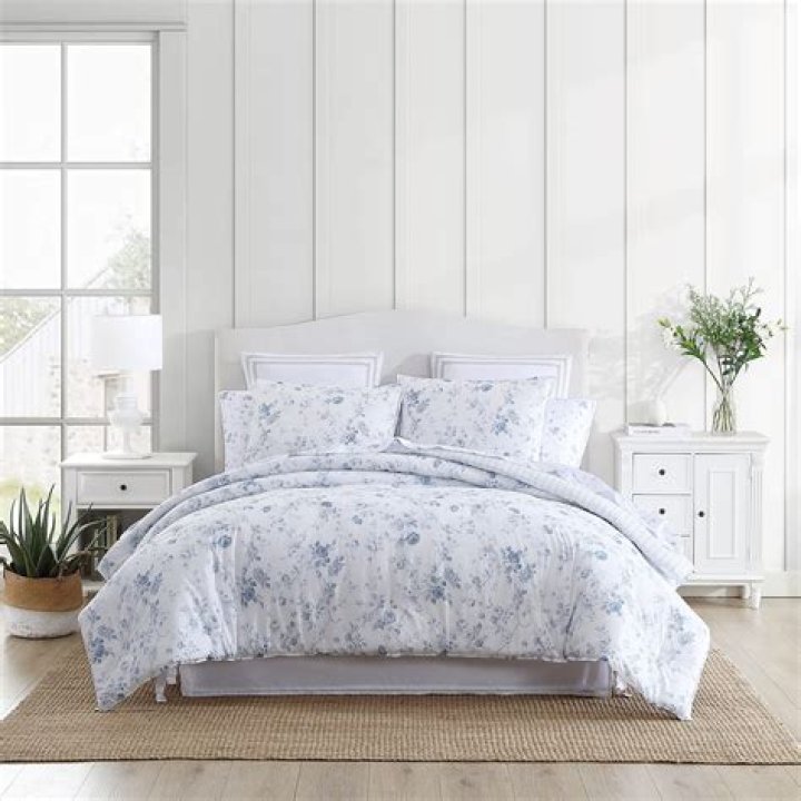 What size is XL king comforter?