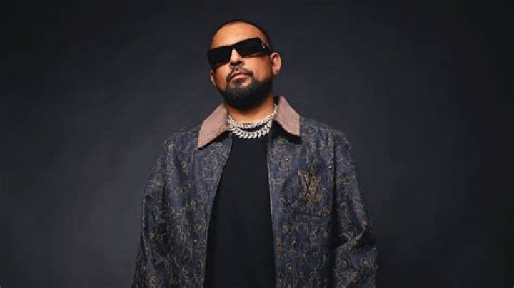 What song is Sean Paul singing in belly?