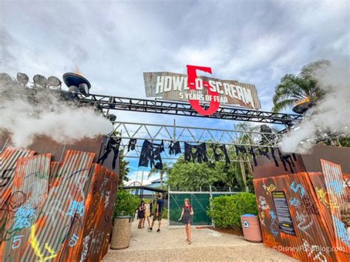 What year did Howl-O-Scream start at Busch Gardens?