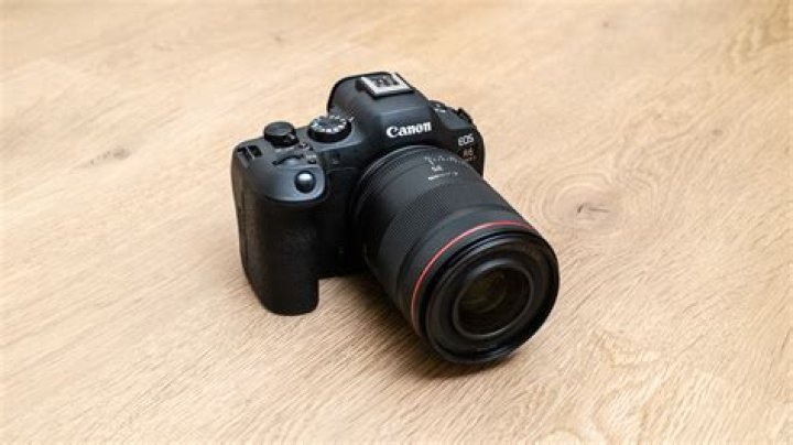 Which is cheaper Canon or Nikon?