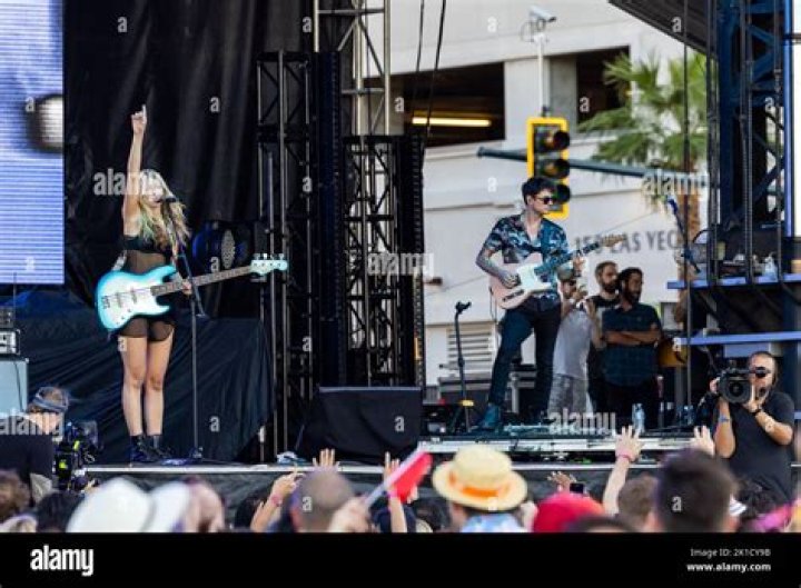 Who Are Blu DeTiger Parents? Know About The Singer’s Gender And Real Name