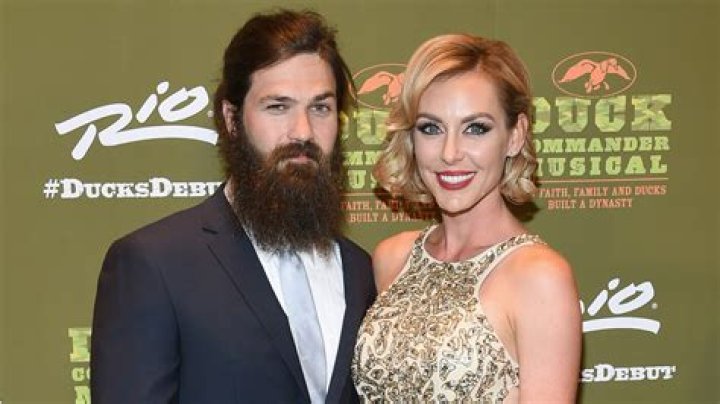 
Who Is Andy Robertson’s wife, Rachel Roberts? 8 interesting facts about the Sports model 