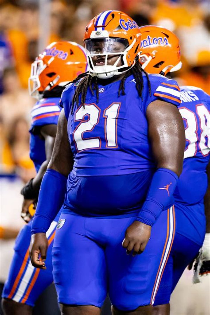 Who is the tallest player in college football?