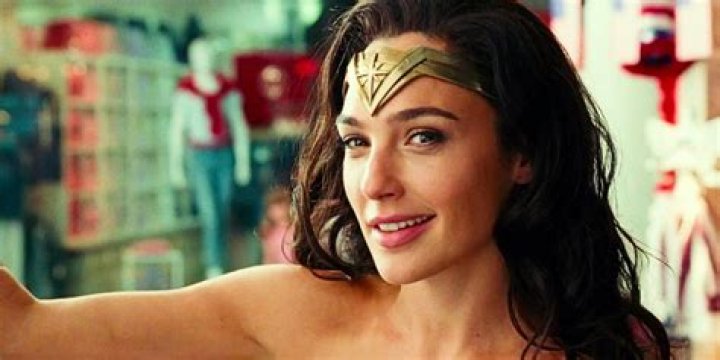 ‘Wonder Woman 1984’ Fans Share Memes About Chris Pine In A Fanny Pack – Hollywood Life